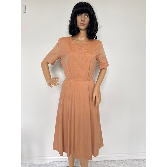 70's Burberrys Tan day dress Embroidered Crest, boulton zip & size tab small - Picture 16 of 17